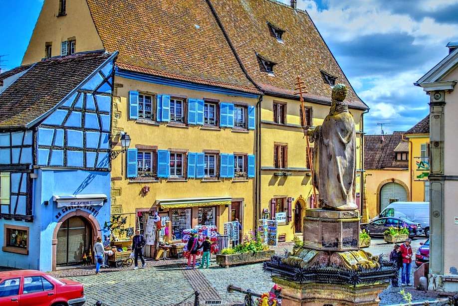 Rynek w Eguisheim, najpiękniejszej wiosce Francji puzzle online