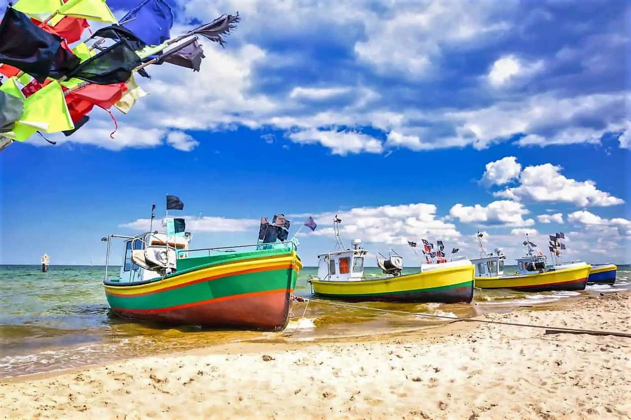 Łodzie rybackie na plaży w Sopocie koło Gdańska puzzle online