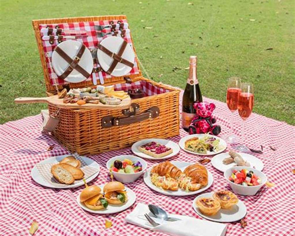 Piknik na świeżym powietrzu puzzle online