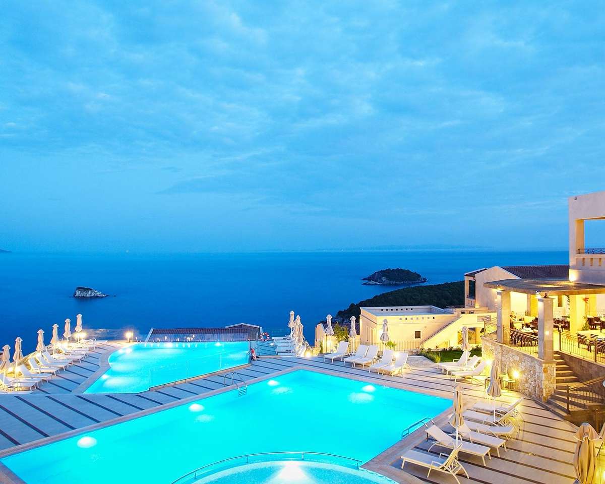 Widok z hotelu na greckie morze puzzle online