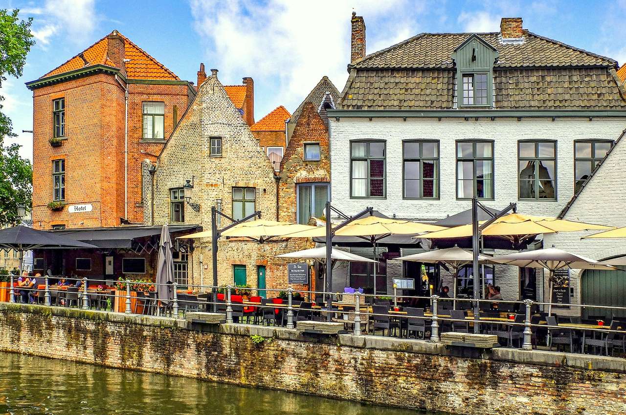 Hoteliki i restauracje nad wodą (Brugia, Belgia) puzzle online
