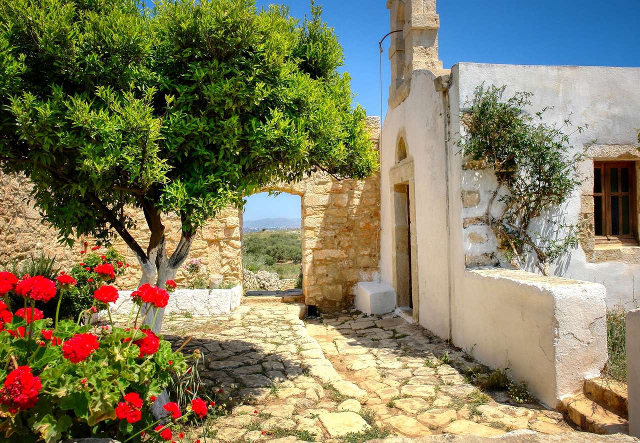 Kapliczka z uroczym dziedzińcem (Kreta, Chania) puzzle online