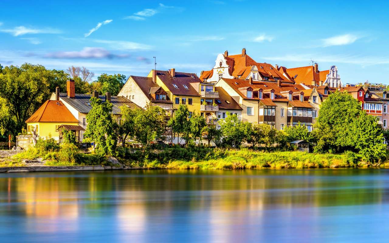 Domy nad Dunajem w Ratyzbonie, z dala od centrum puzzle online