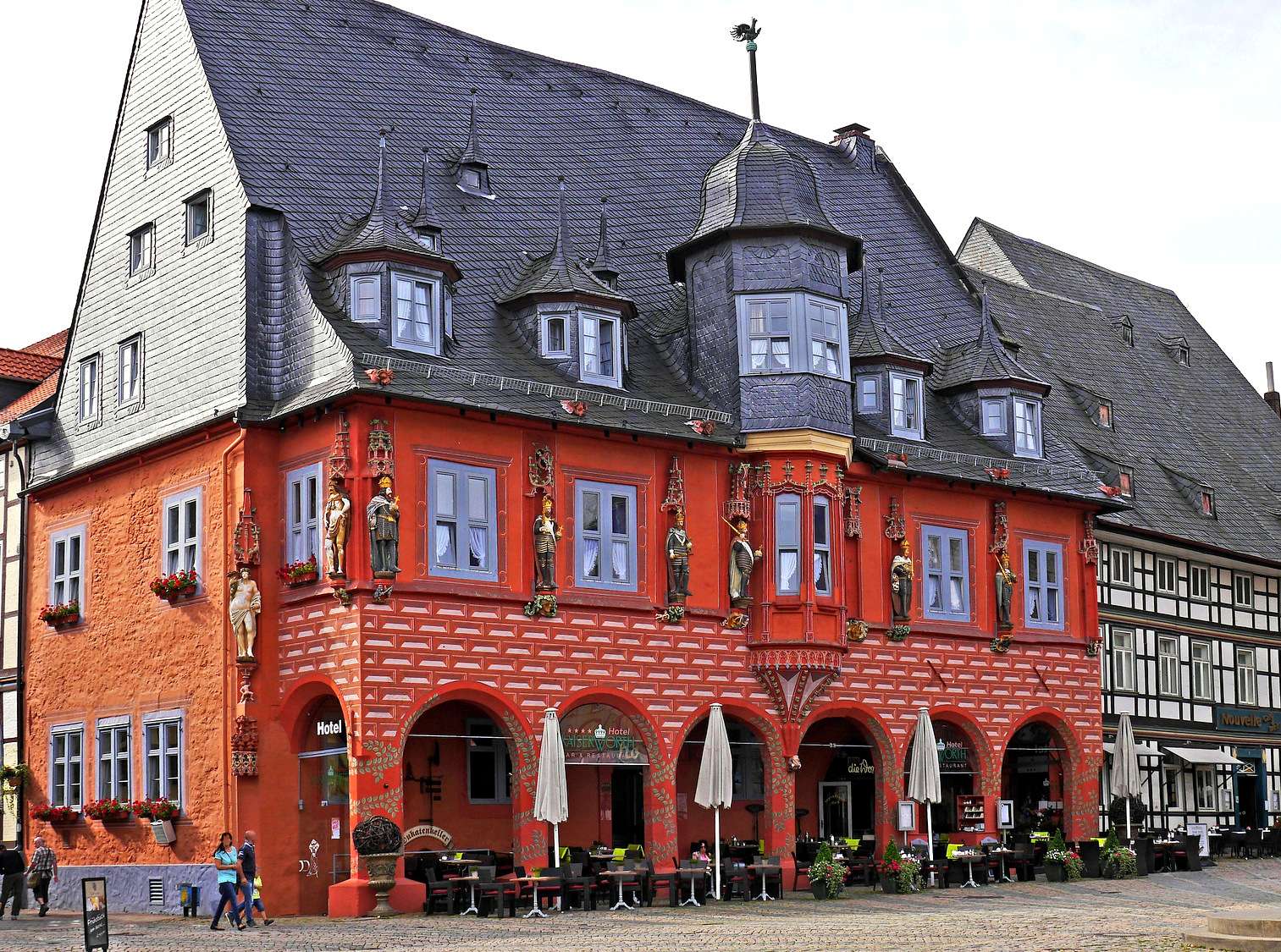 Hotel Kaiserworth na rynku w Goslar puzzle online