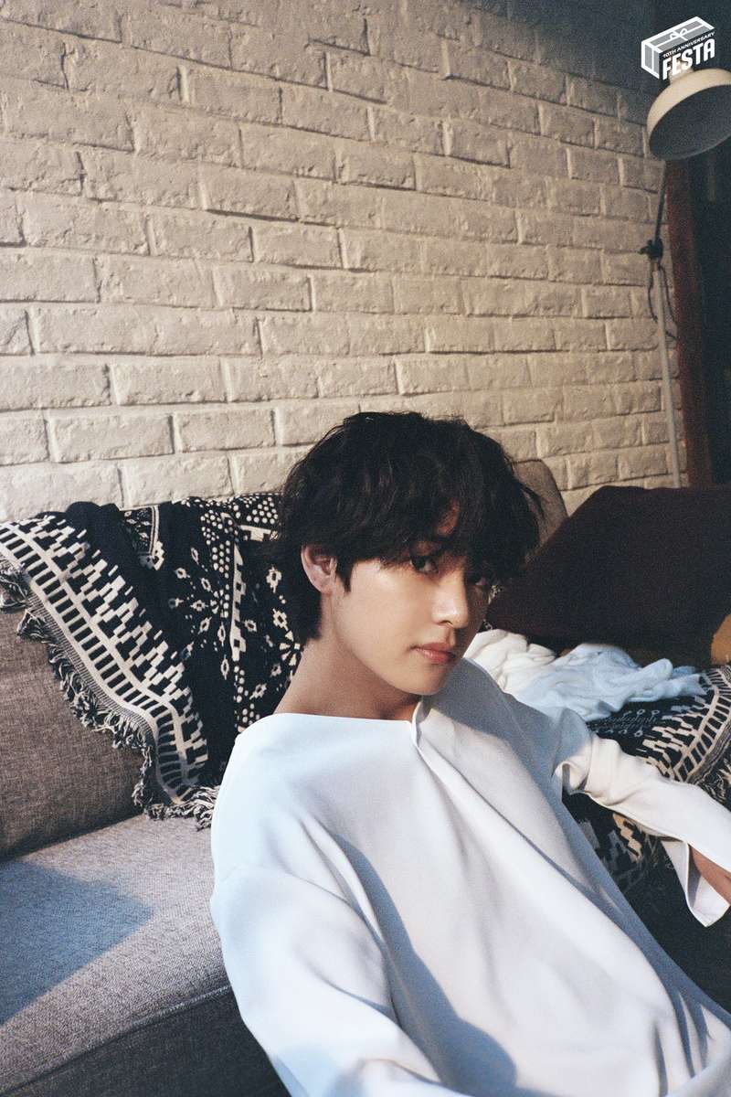 KIM TAEHYUNG puzzle online