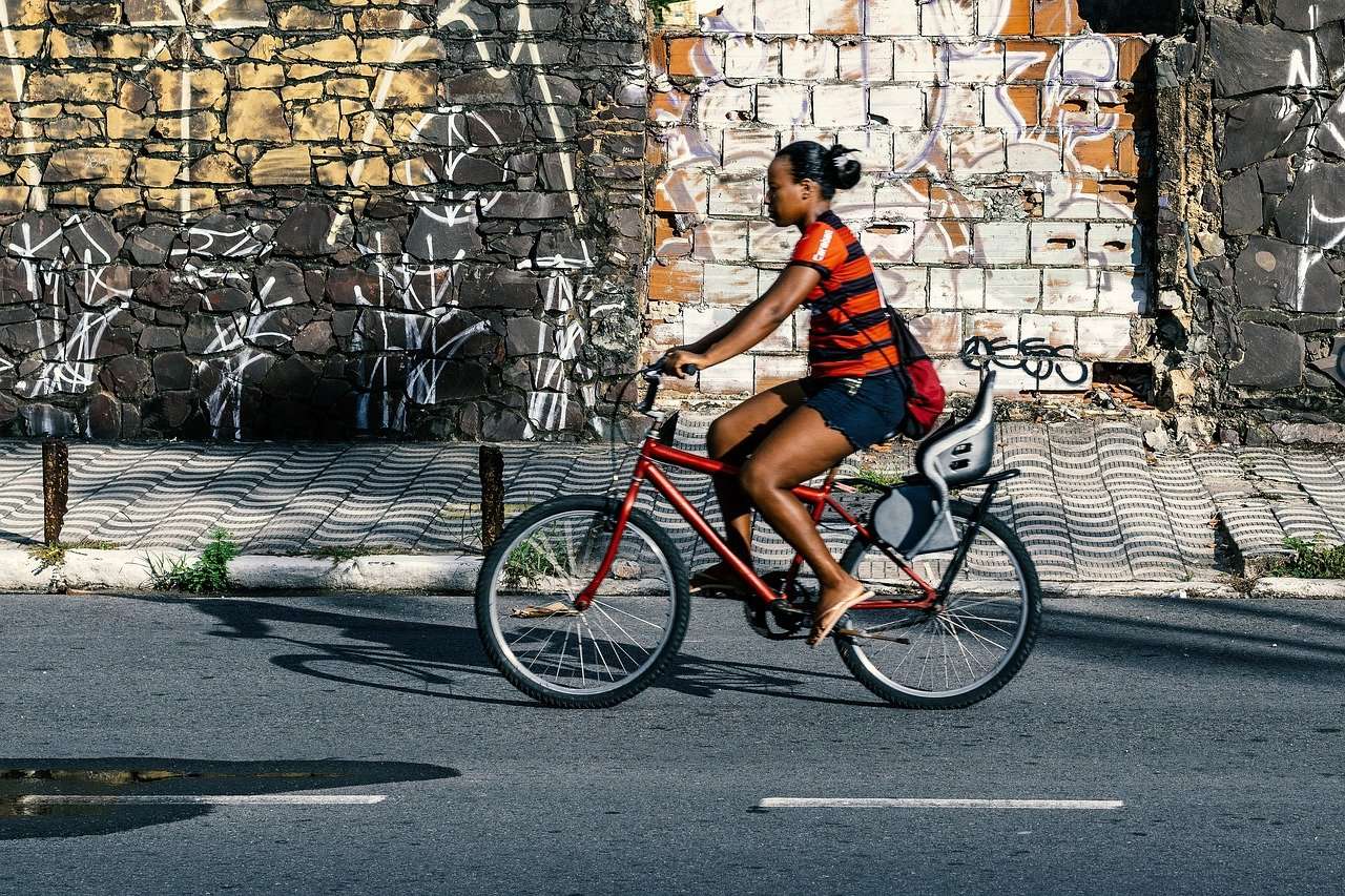 Dziewczyna na rowerze puzzle online