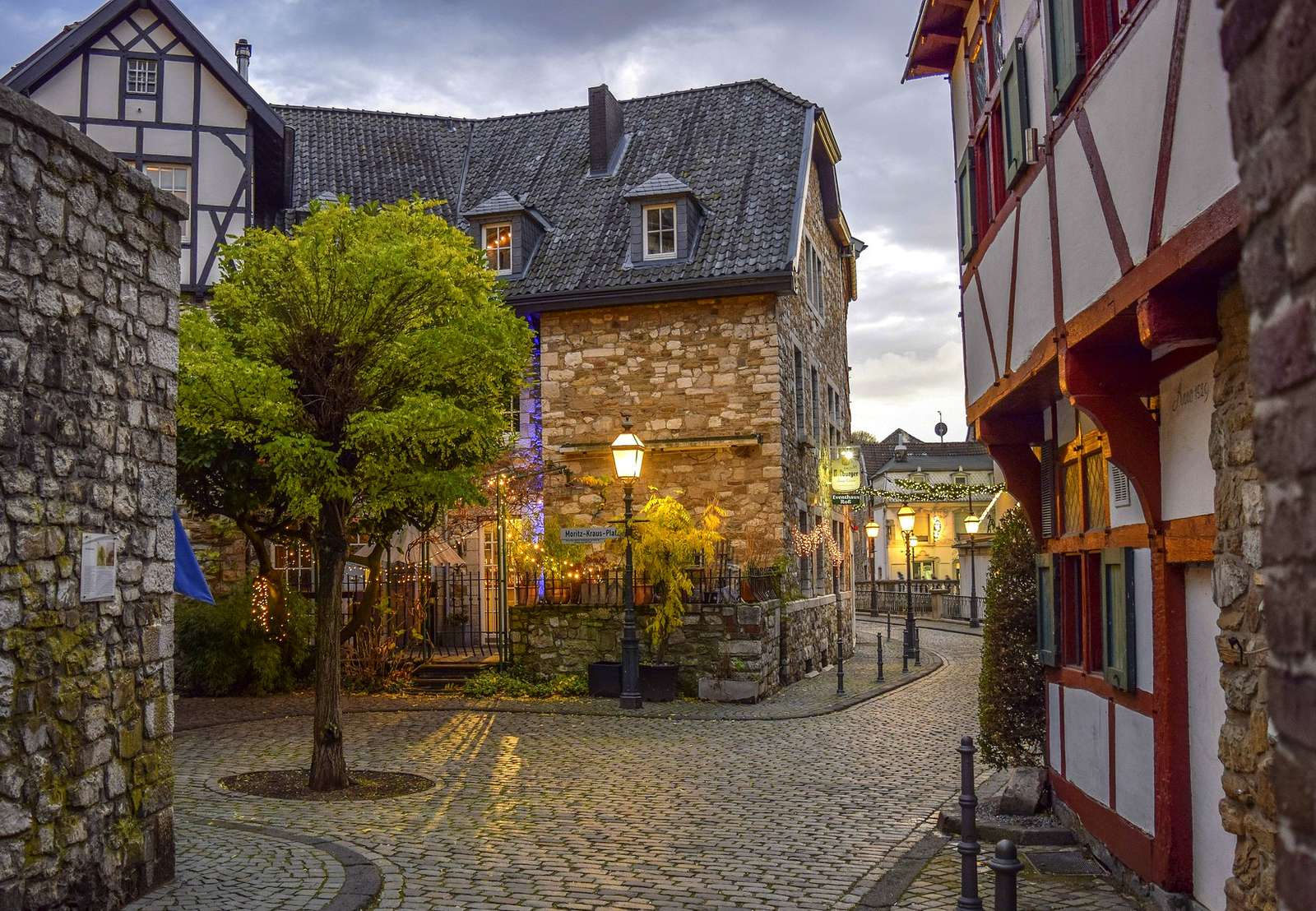 Piękny wieczór w uroczym miasteczku Stolberg puzzle online