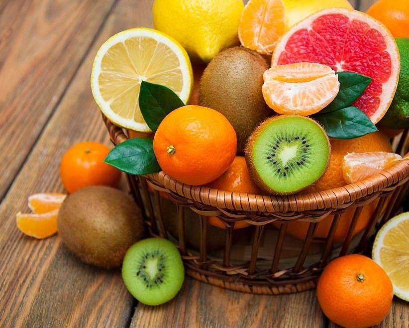 Zdrowe owoce w koszyku puzzle online