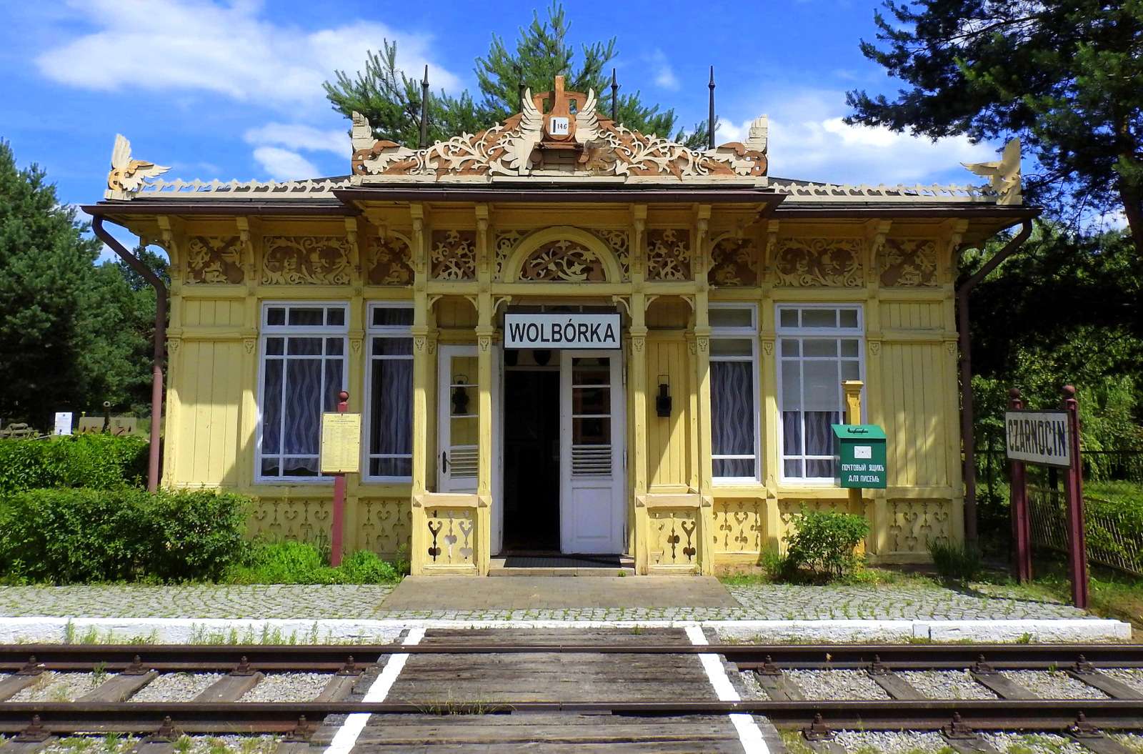 Stacja kolejowa Wolbórka w Polsce puzzle online