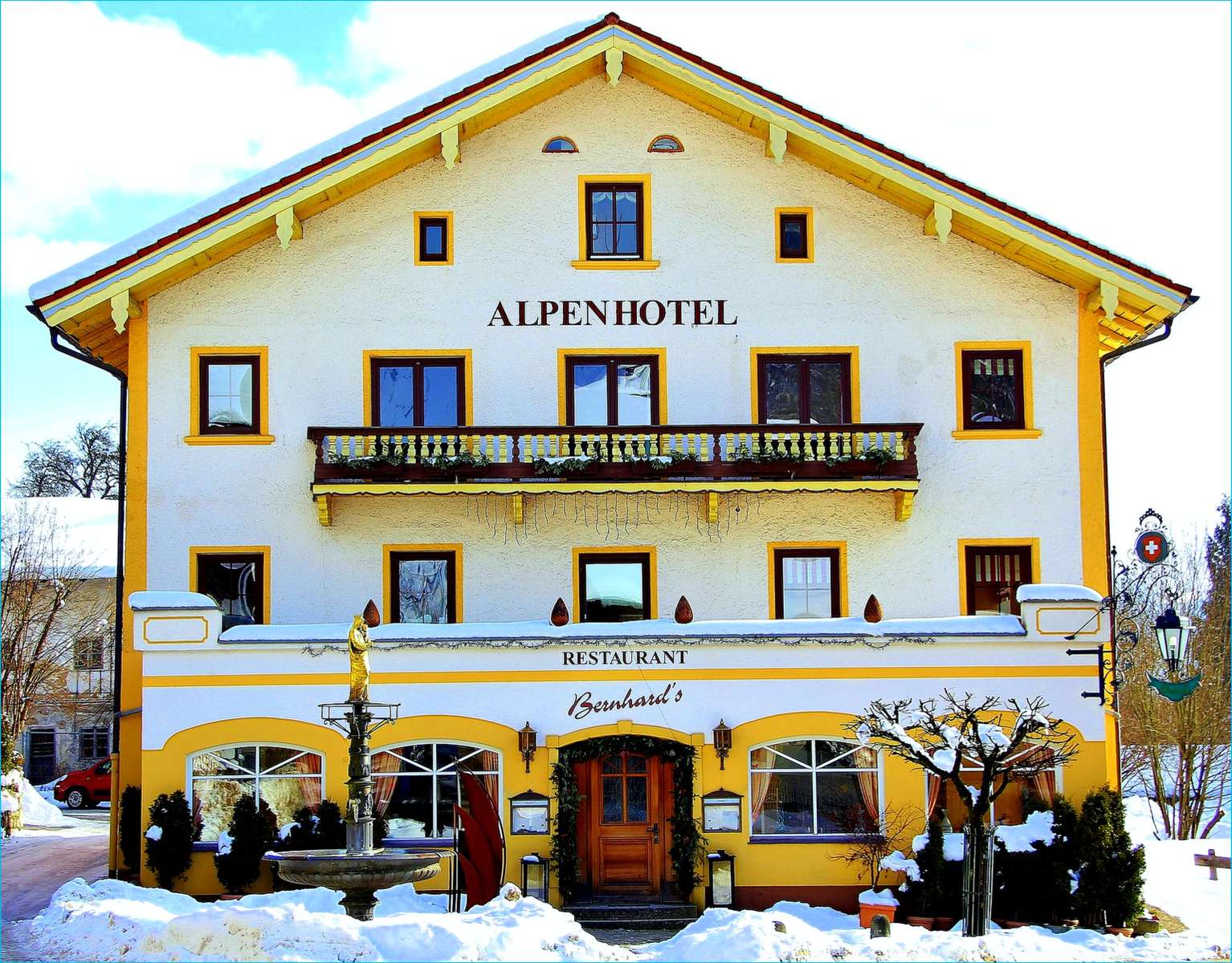 Hotel Bernhard's w alpejskim mieście Oberaudorf puzzle online