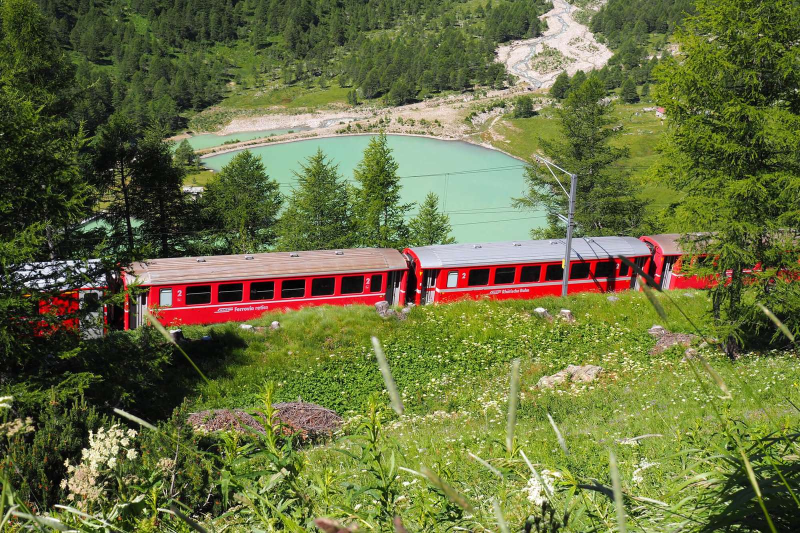 Sceniczny pociąg w Szwajcarii puzzle online
