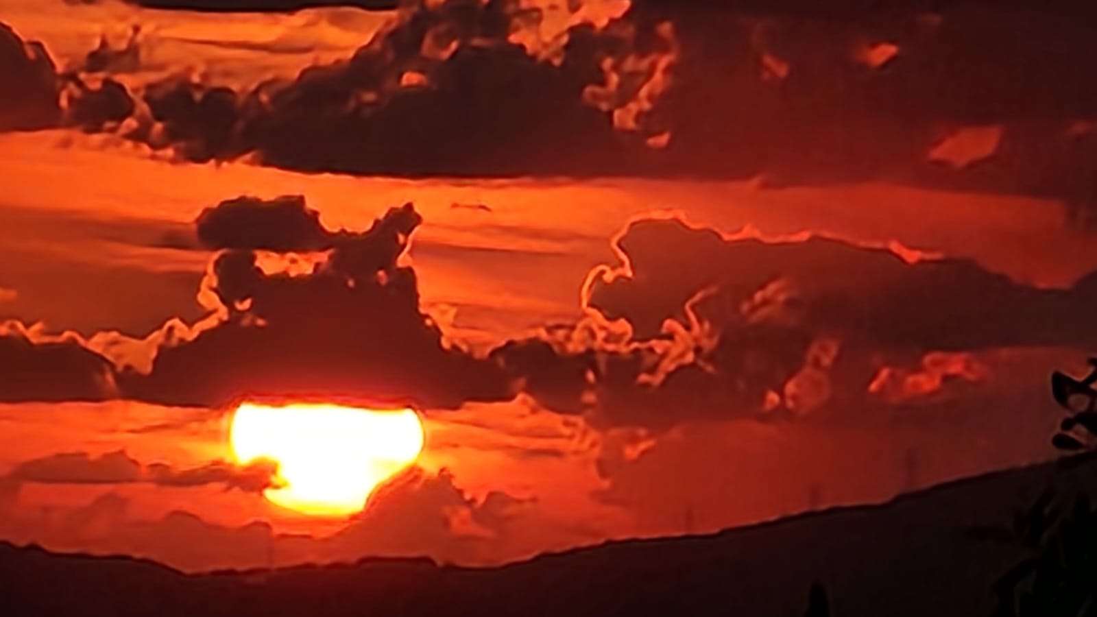 zachód słońca z chmurami puzzle online