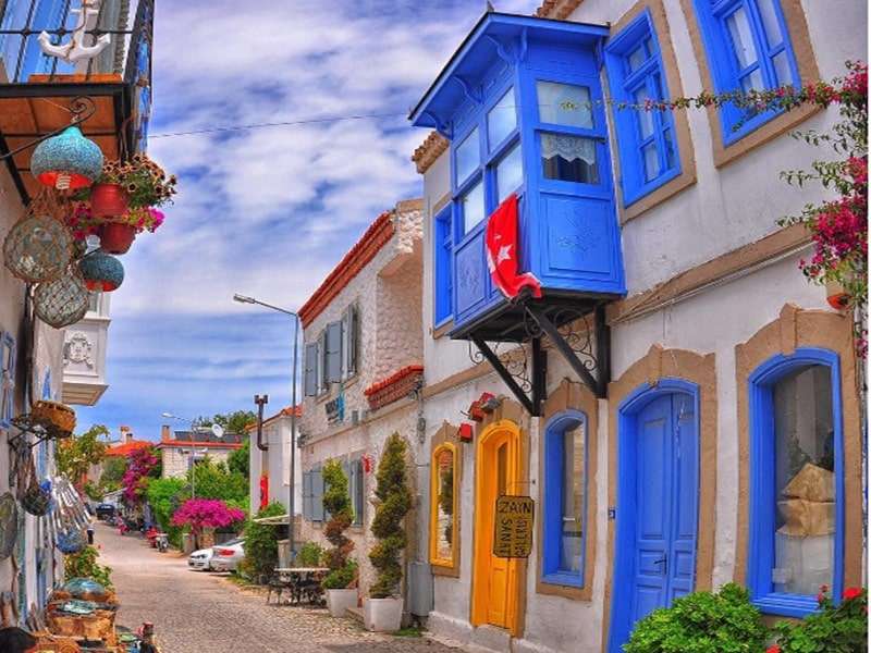 Kolorowa uliczka w Turcji puzzle online