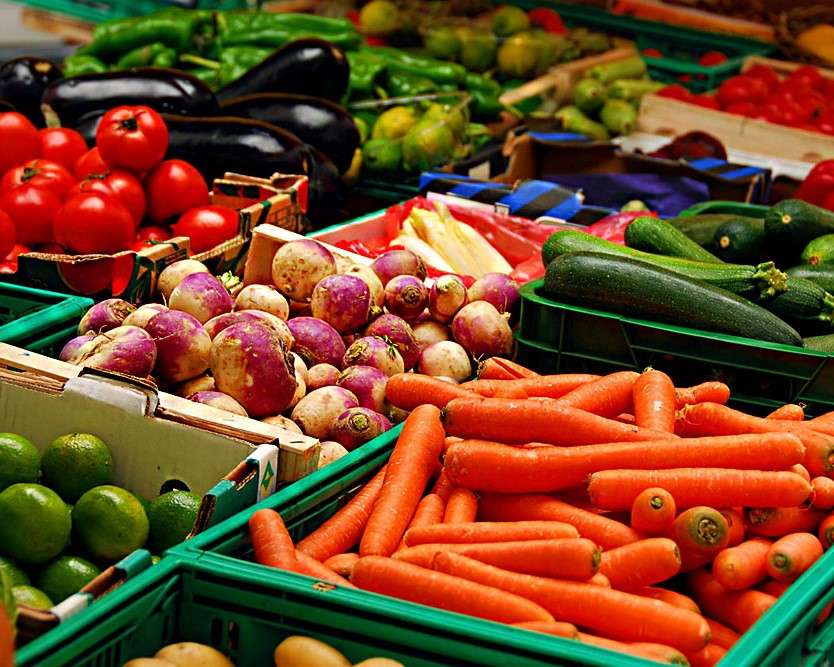 Sprzedaż owoców i warzyw puzzle online
