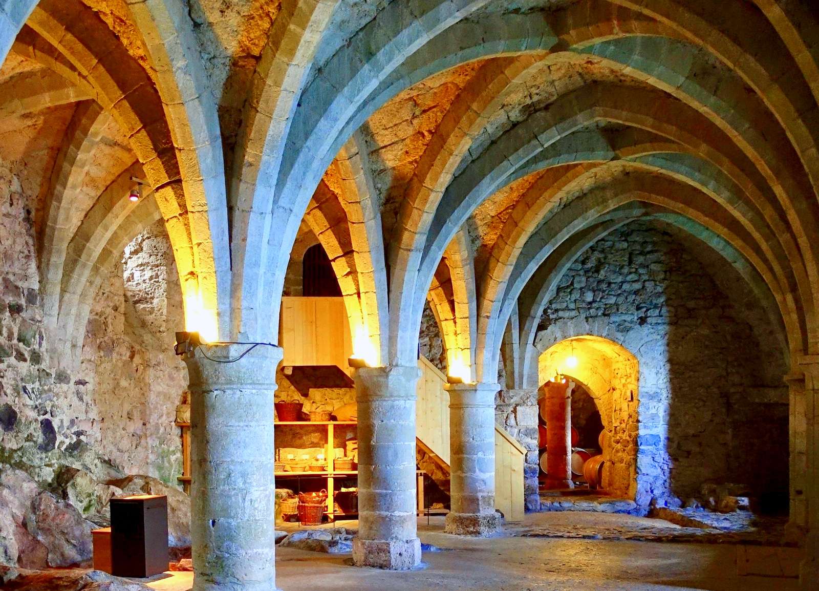 Piwnica średniowiecznego klasztoru puzzle online