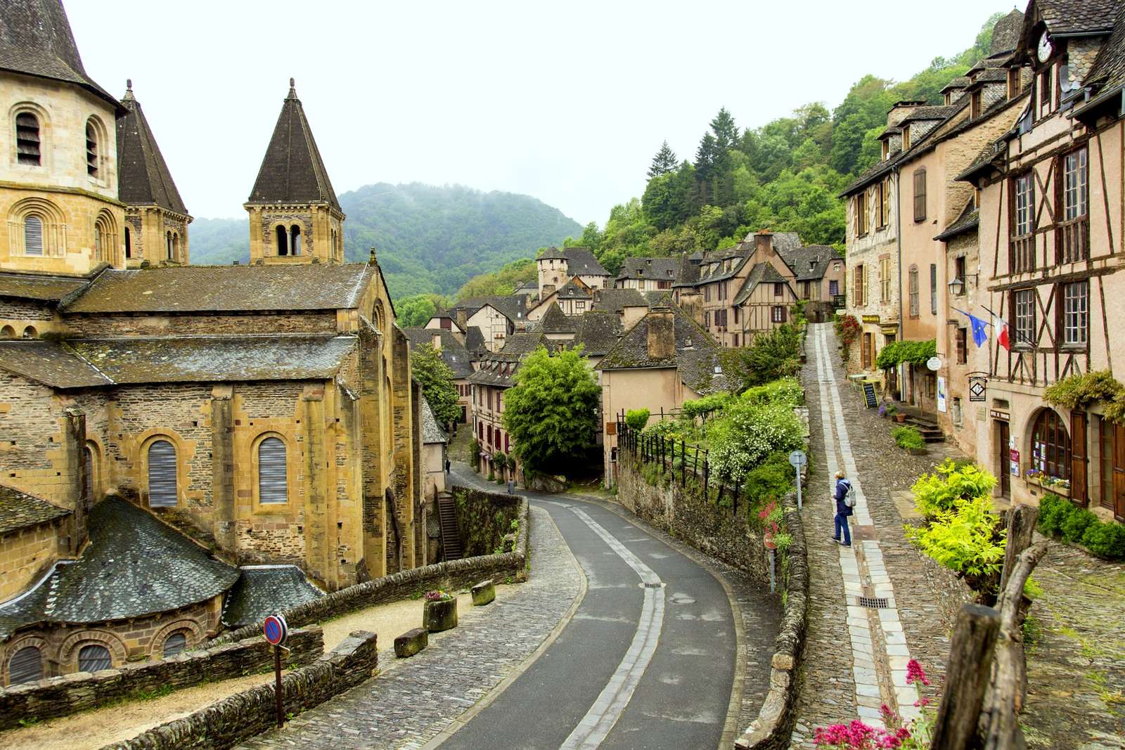 Conques - średniowieczna wioska we Francji puzzle online
