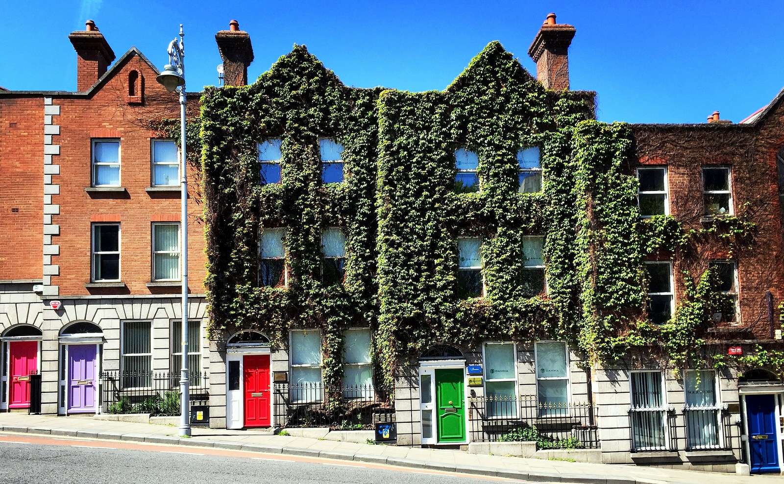 Słynne kolorowe drzwi w kamienicach Dublina puzzle online