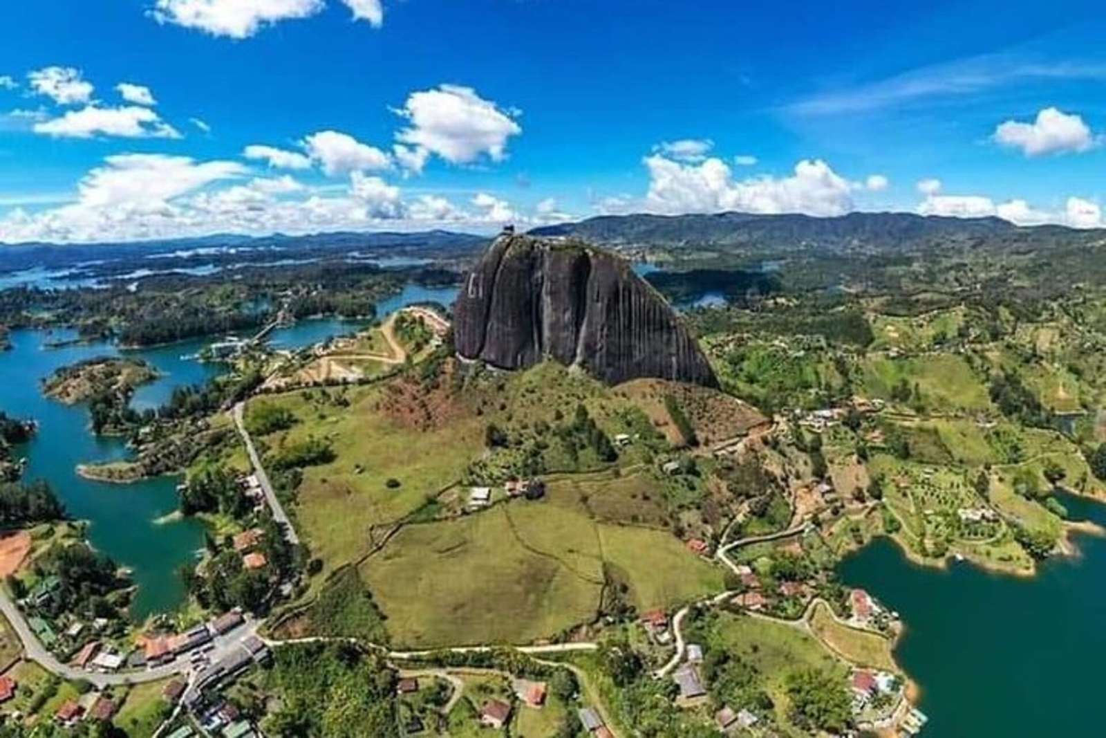 Guatape puzzle online