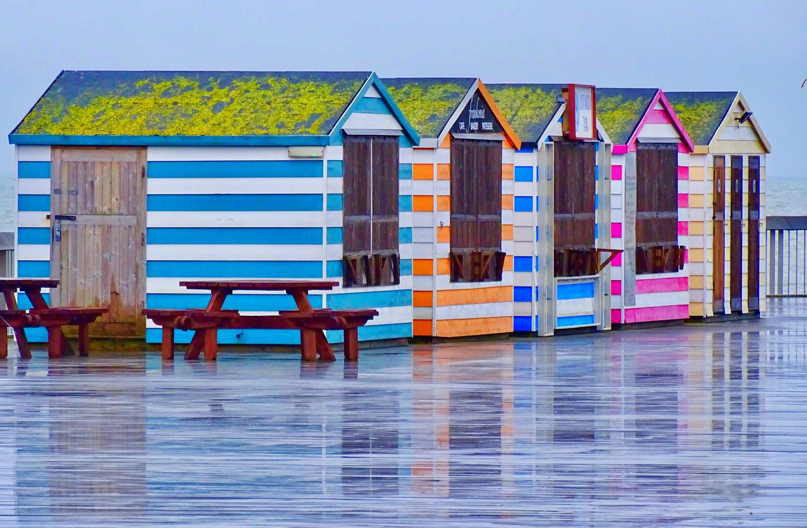 Plażowe budy w Hastings, Wielka Brytania puzzle online