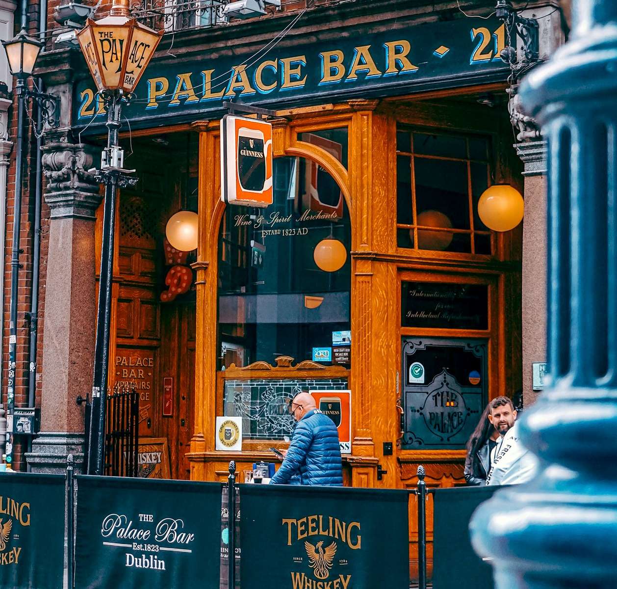 "Palace Bar" w Dublinie (istnieje od 1823 r.) puzzle online