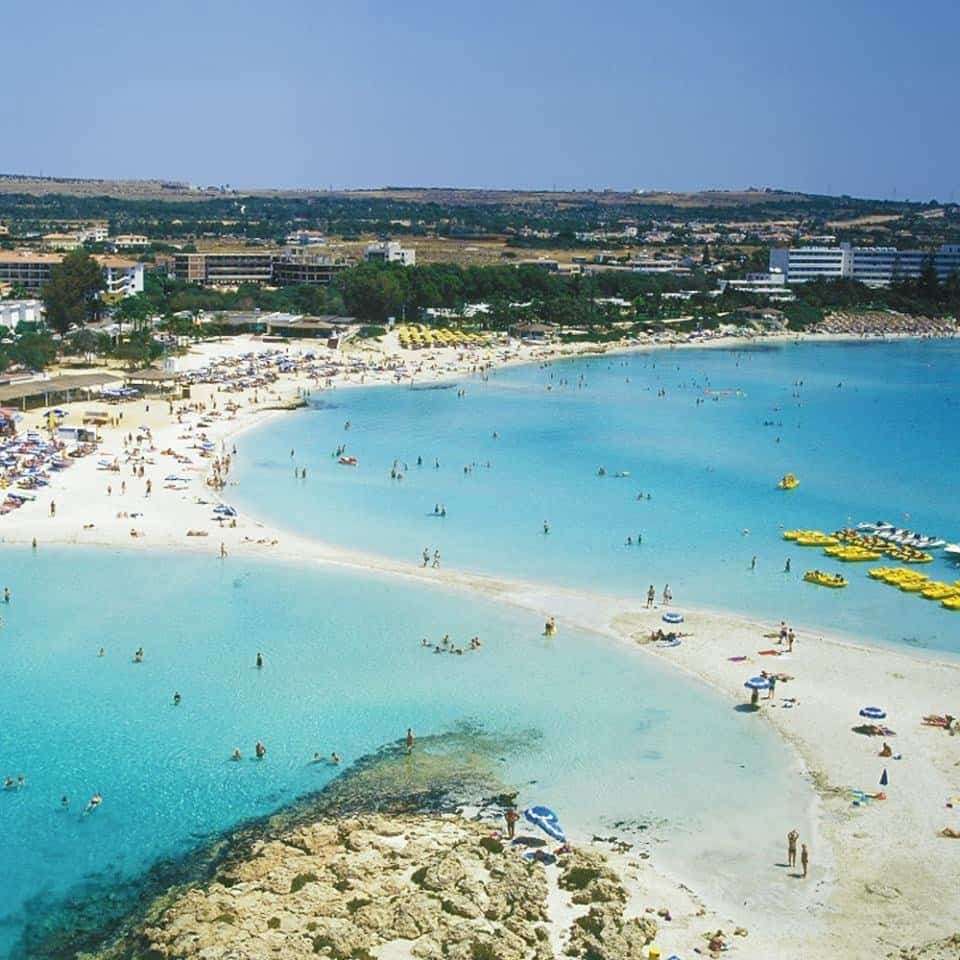 Piaszczysta plaża na Cyprze puzzle online