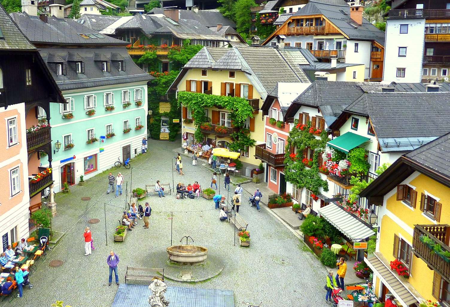 Dzień targowy w Hallstatt (Austria) puzzle online