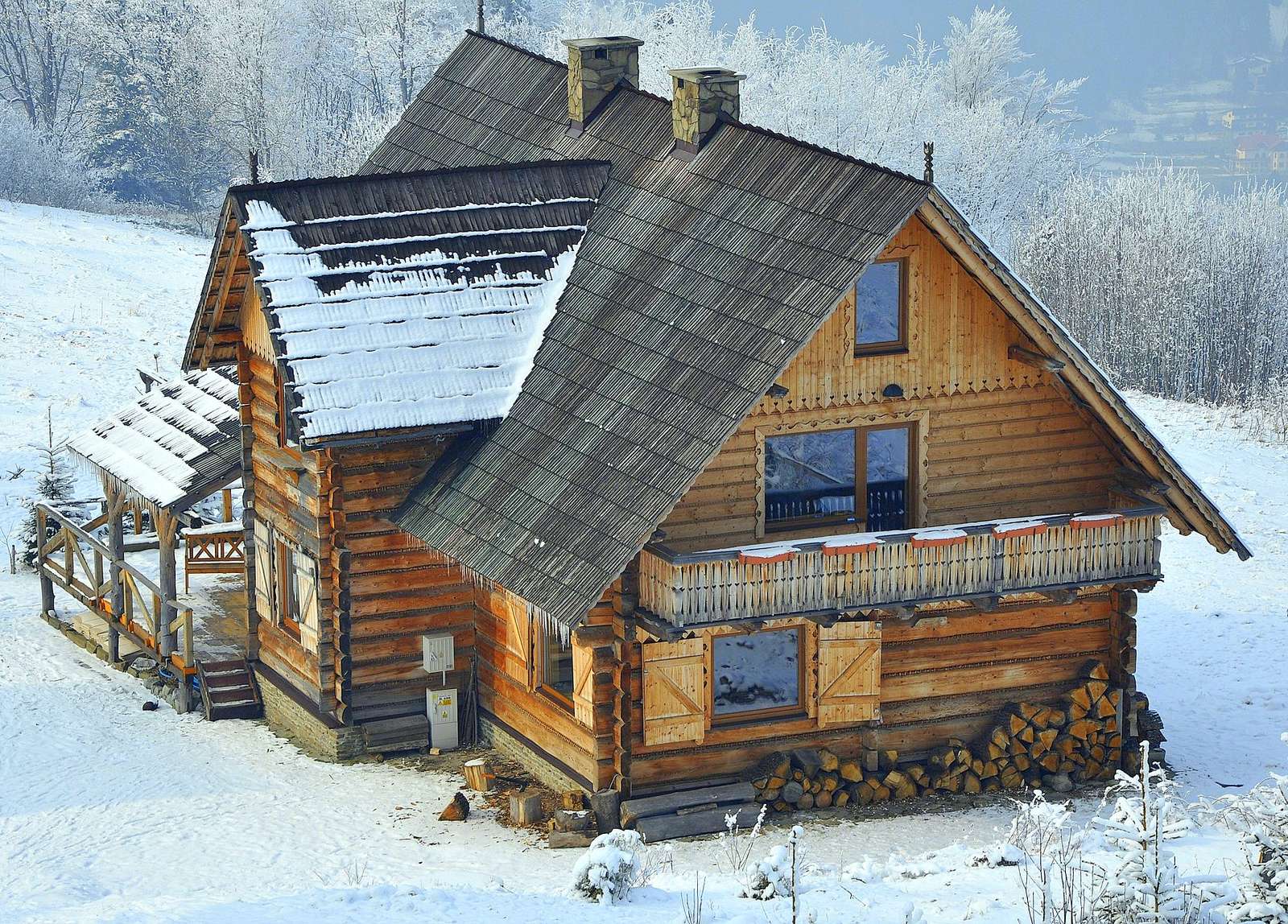 Góralski, drewniany dom zimą puzzle online