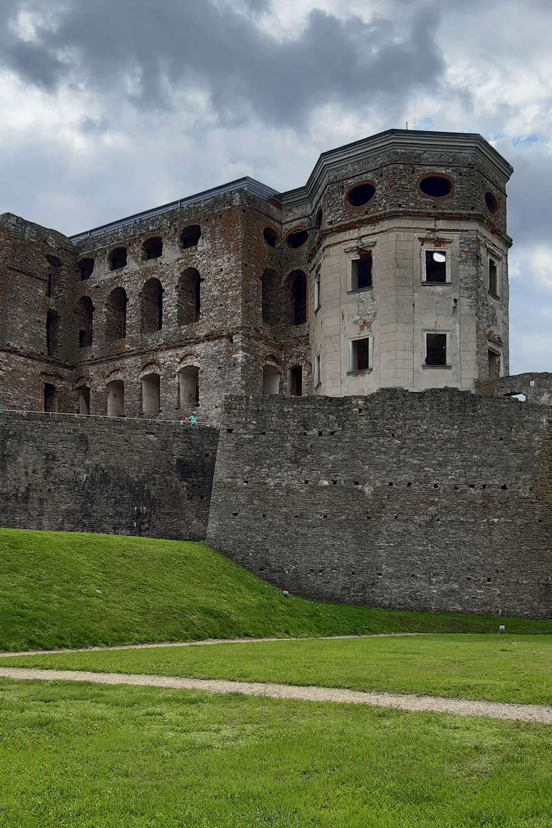 ruiny zamku Krzyżtopór puzzle online