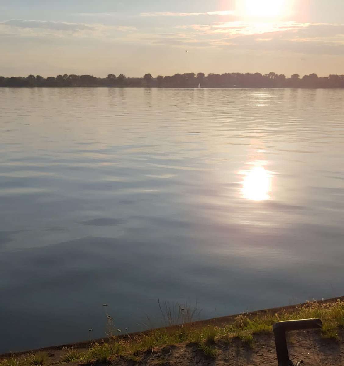 słońce zachodzące nad jeziorem puzzle online