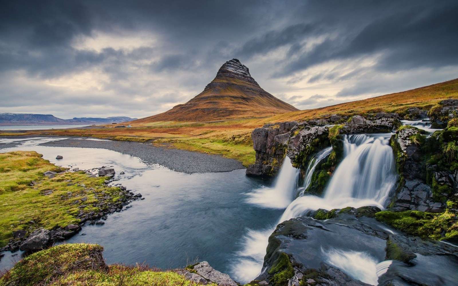 Wodospady na Islandii puzzle online
