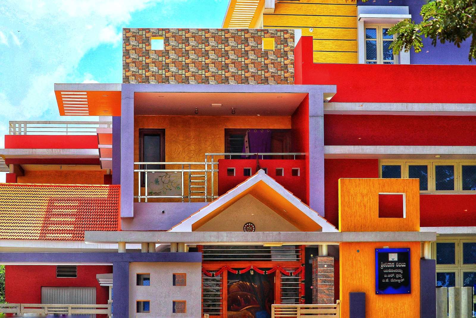 Niebywale kolorowy dom w indyjskiej wiosce puzzle online