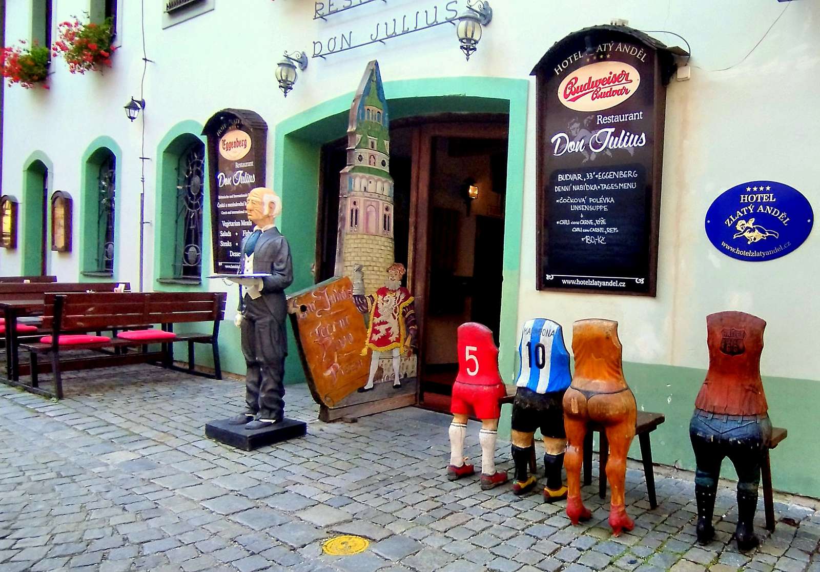 Restauracja z oryginalnymi krzesłami (Czechy) puzzle online