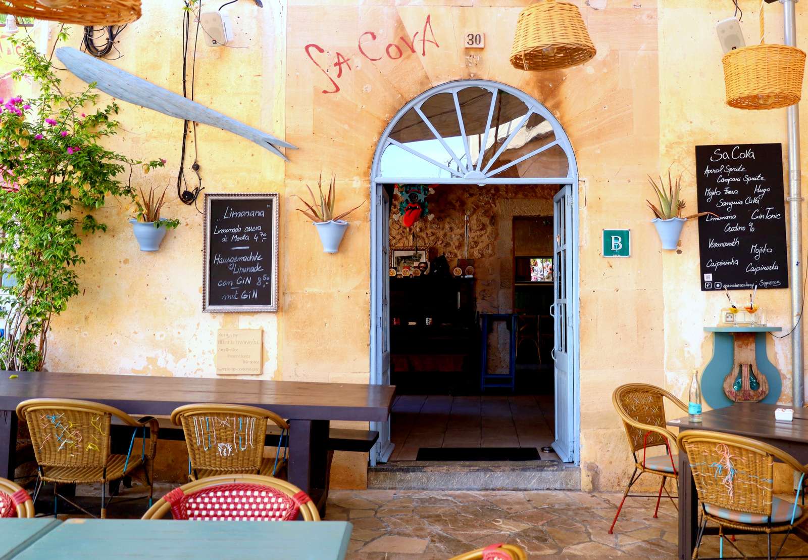 Sa Cova Bar w Santanyi (Majorka, Hiszpania) puzzle online