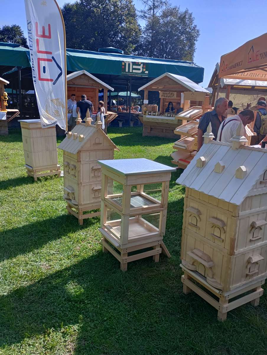 Domki dla pszczół puzzle online