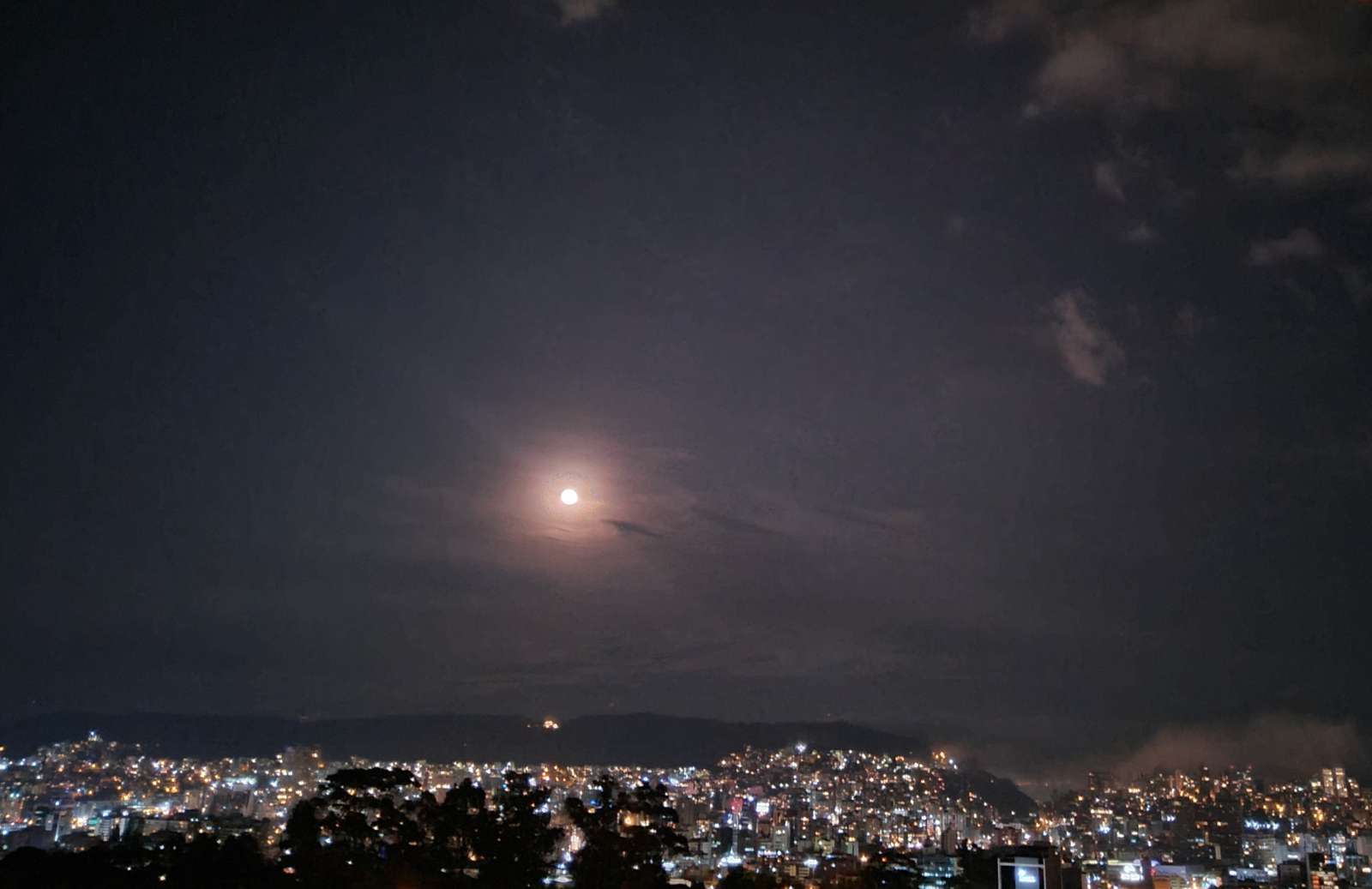 Noc pełni księżyca puzzle online