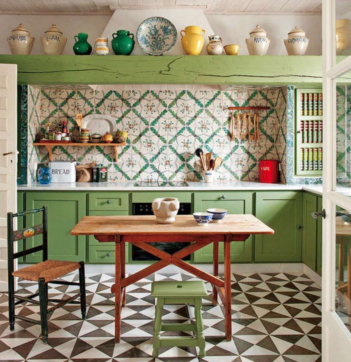 Zabytkowa kuchnia w kolorze zielonym puzzle online