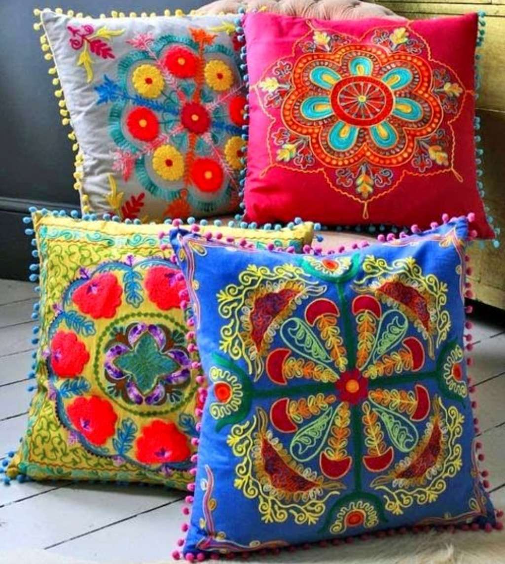 kolorowe haftowane poduszki puzzle online