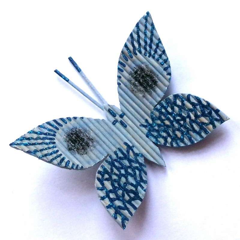 motyl zbudowany z patyków puzzle online
