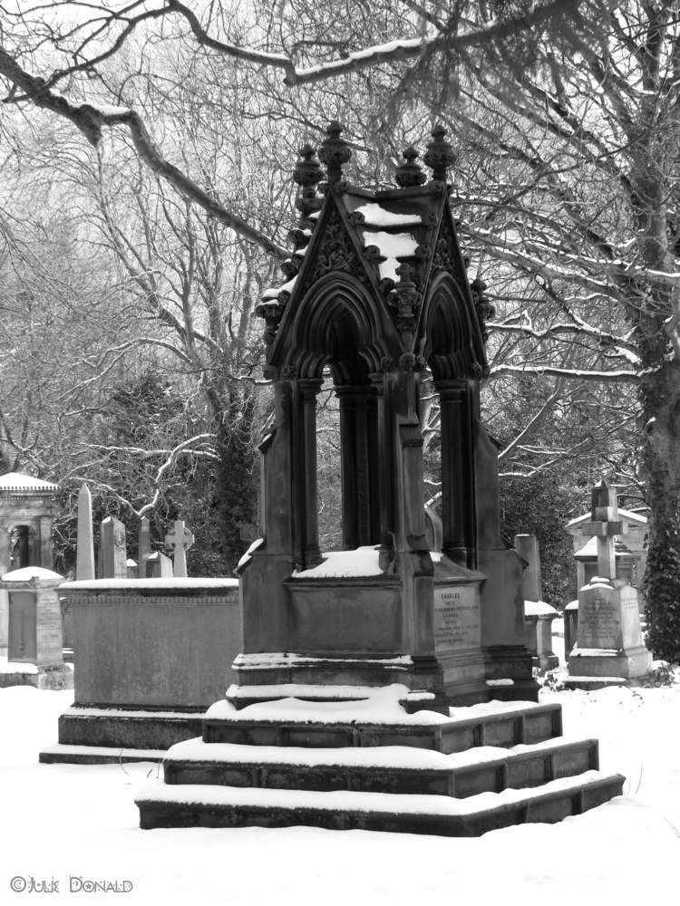 Cmentarz Warriston w śniegu puzzle online