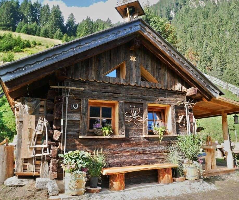 Drewniana chata w górach puzzle online