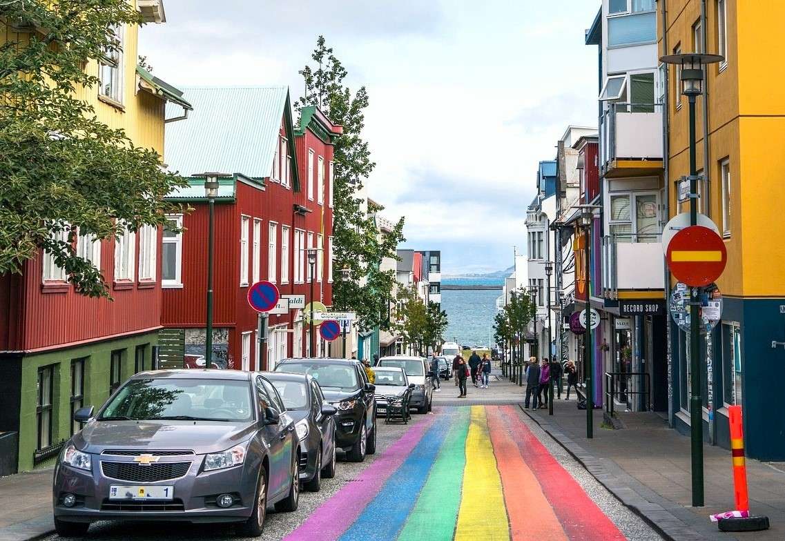 Tęczowa jezdnia w Reykjaviku puzzle online