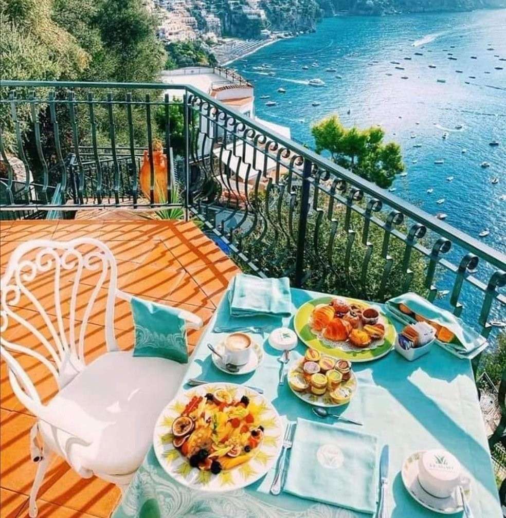 Posiłek na balkonie na Sycylii puzzle online