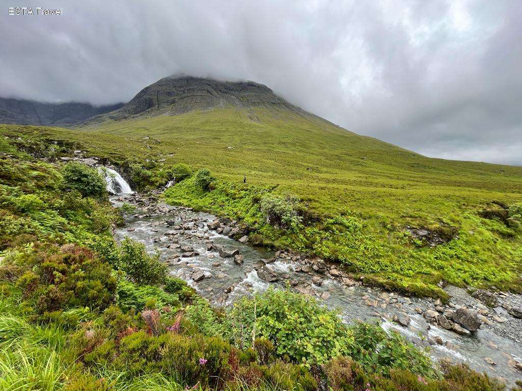 Szkocja, krajobraz ze strumieniem puzzle online