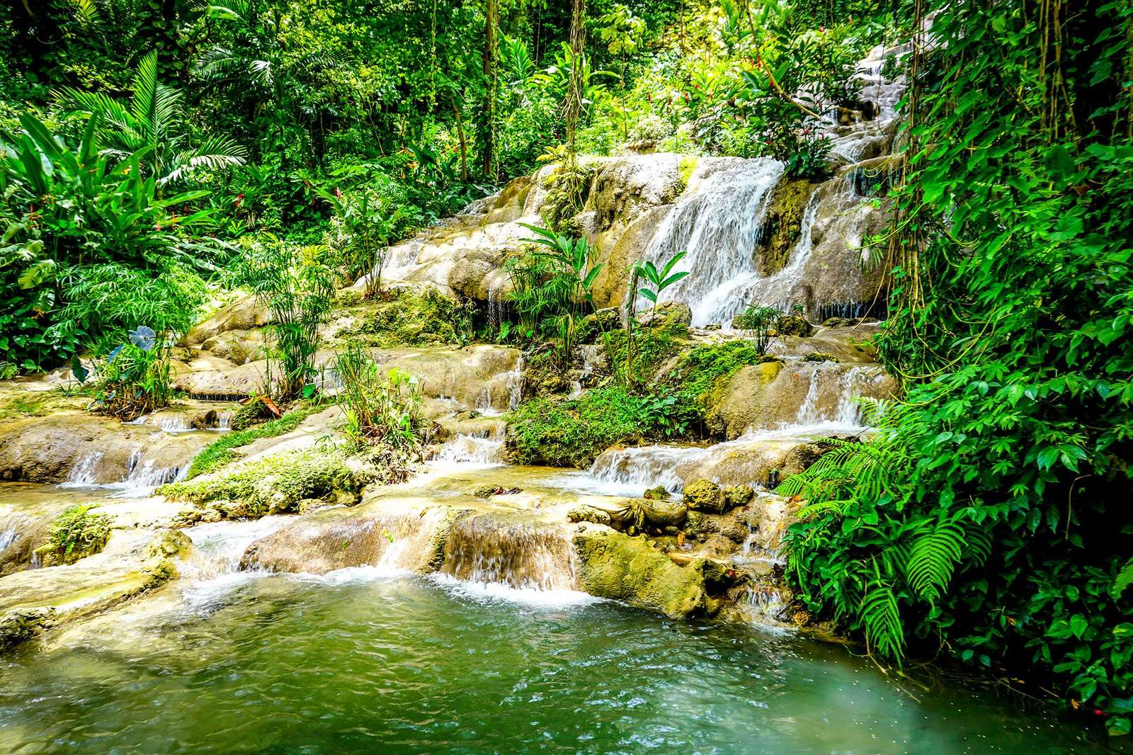 piękny wodospad na Jamajce puzzle online