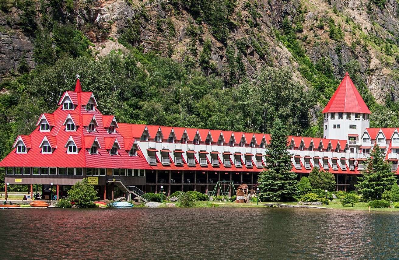 Hotel nad jeziorem Lake puzzle online