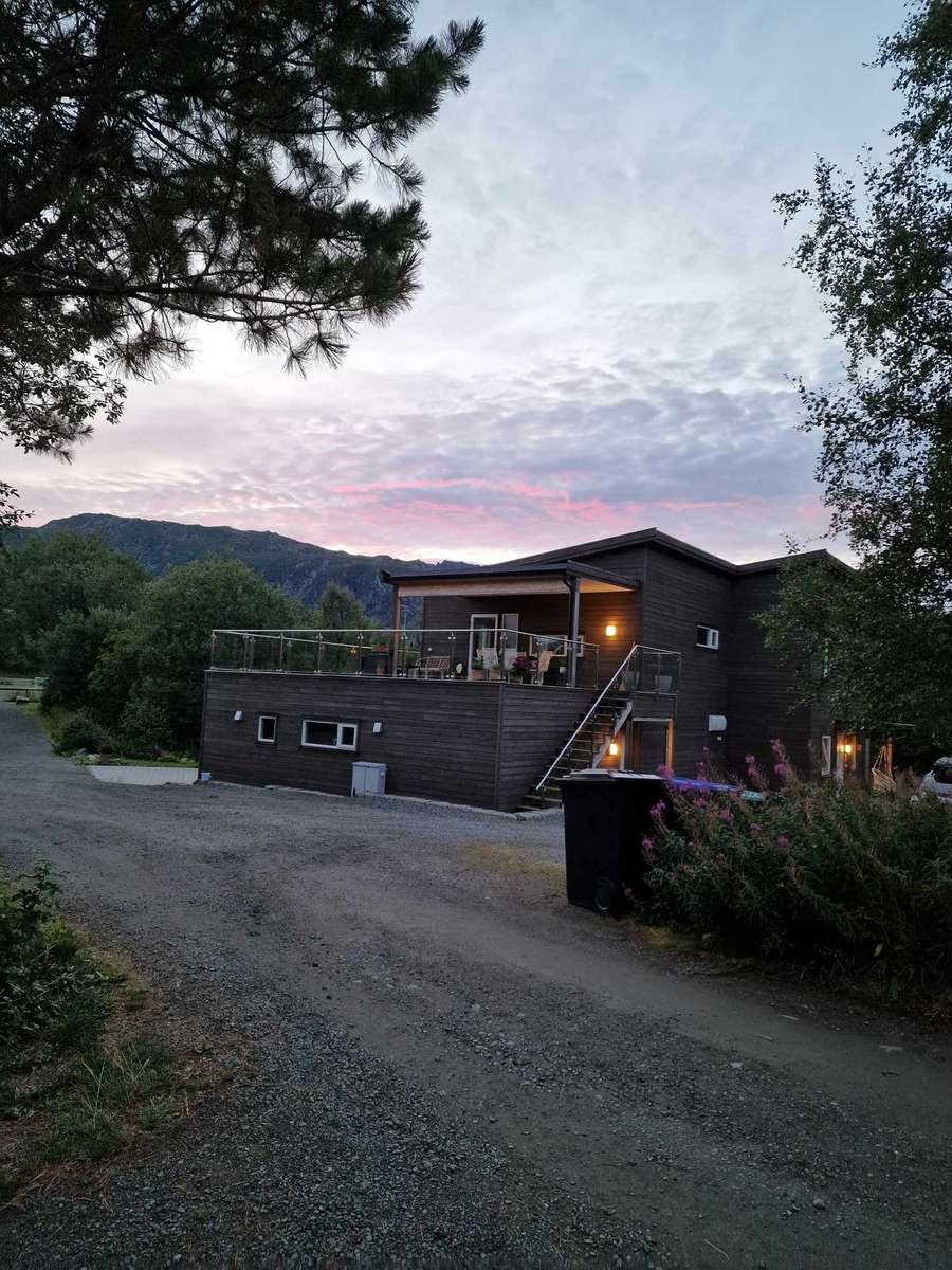 Dom i zachód słońca Norwegia puzzle online