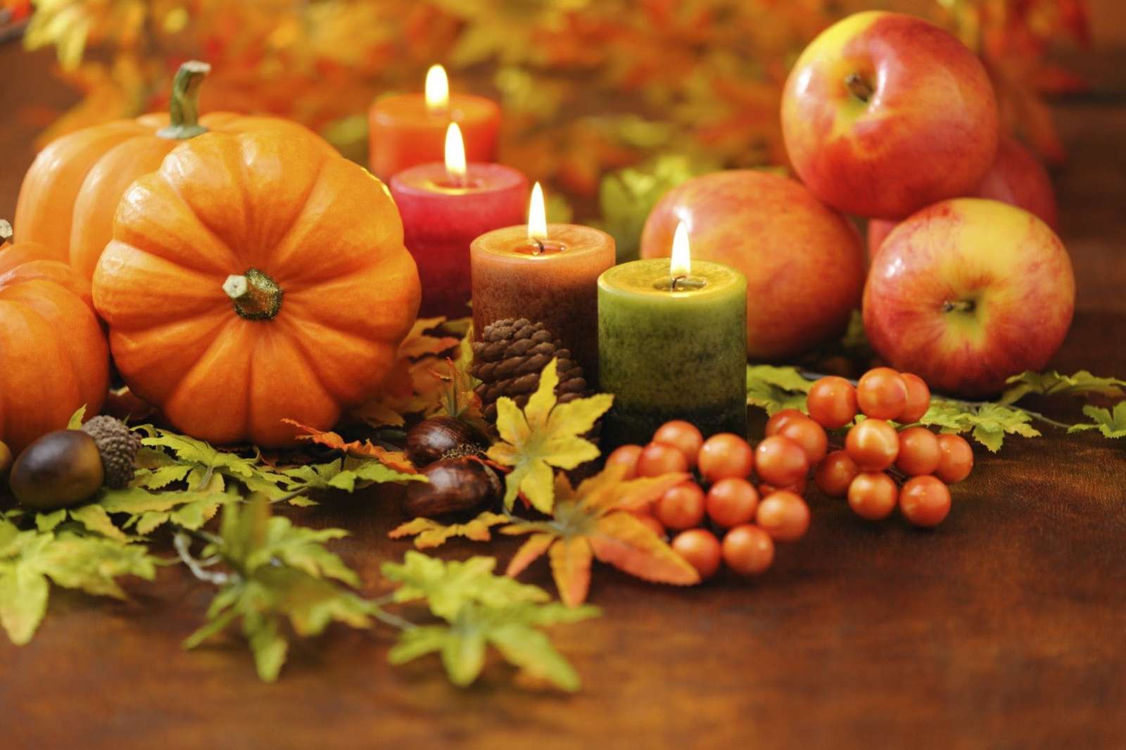 Jesienna dekoracja z dyniami i jabłkami puzzle online