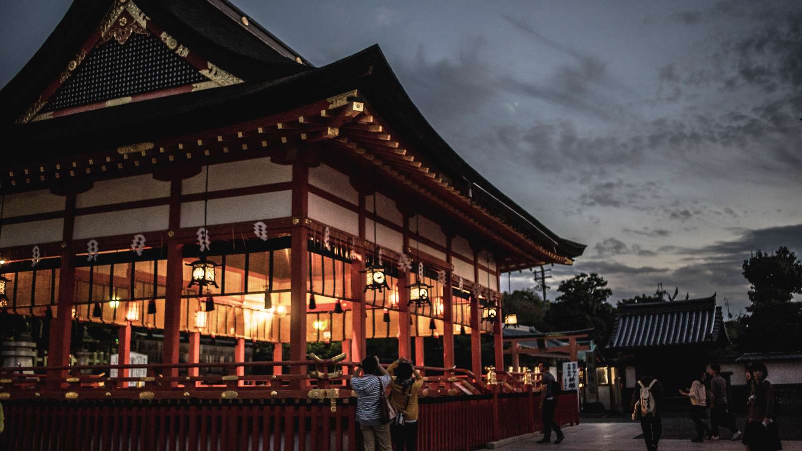 Stacja Fushimi-Inari, Kioto, Japonia puzzle online
