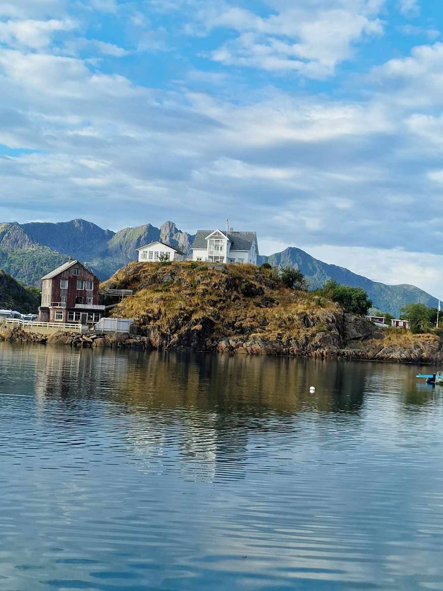 Dom na wzgórzu Norwegia puzzle online