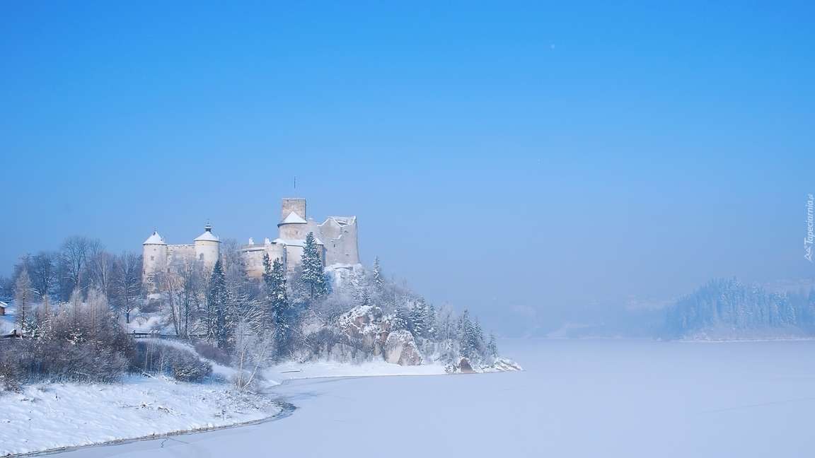 Zamek w Szczwnicy zimą puzzle online